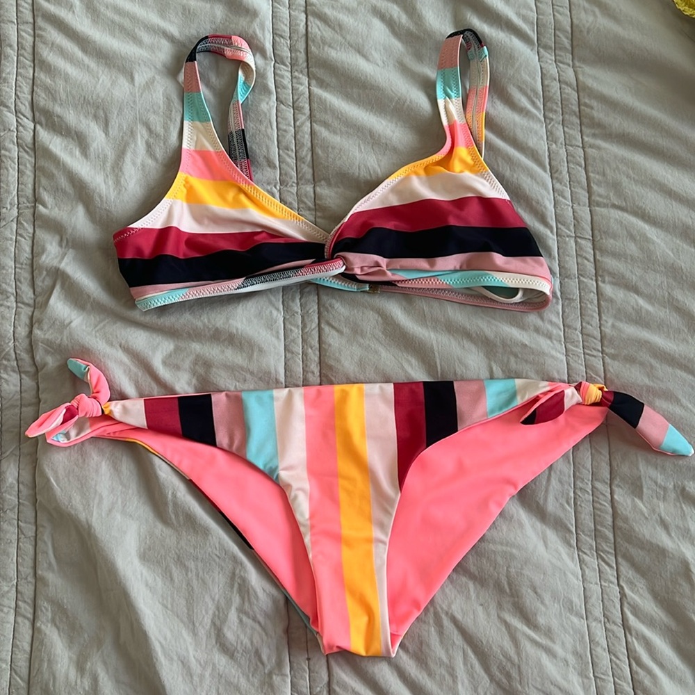 Solid & Striped Reversible Knot-Front Stripped Bi… - image 1